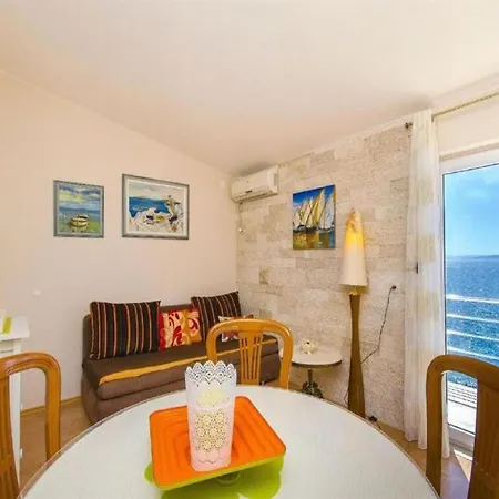 Nives - One Bedroom A2 شقة