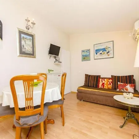 Nives - One Bedroom A2 شقة *