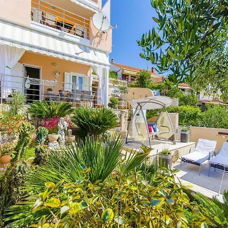 Nives - One Bedroom A2 *