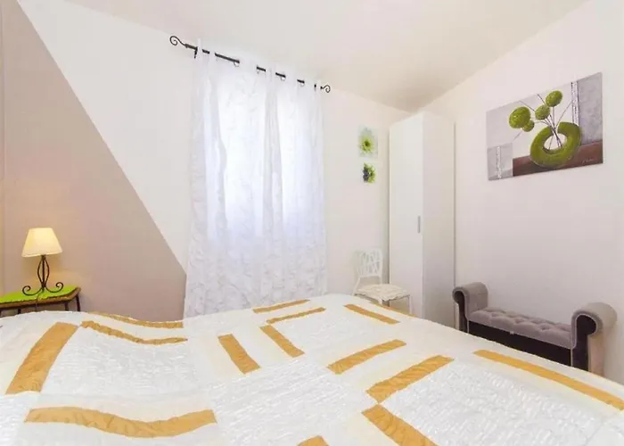 Apartment Nives - One Bedroom A2 Trogir